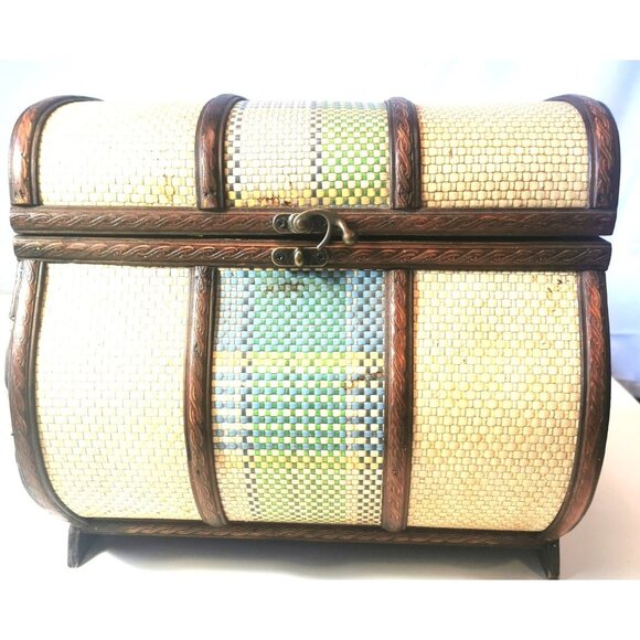 Storage Chest / Display Chest Vintage Wicker Clasp Closure - Picture 11 of 13